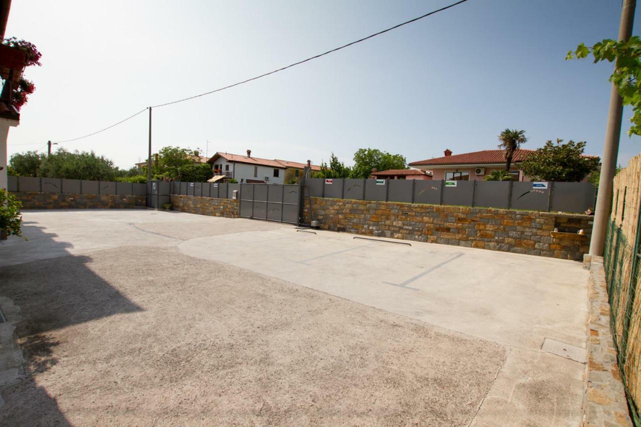 Apartmaji Sobe Zvezda Pobegi Exterior photo